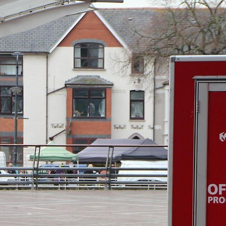 1 Fitzhamon Embankment Apartments Opposite Principality Stadium - Long Stay Offer Кардифф Экстерьер фото