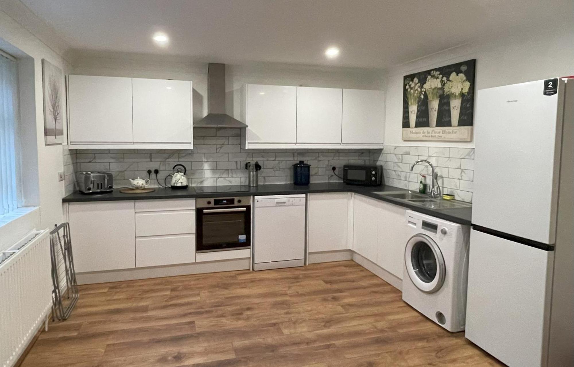 1 Fitzhamon Embankment Apartments Opposite Principality Stadium - Long Stay Offer Кардифф Экстерьер фото