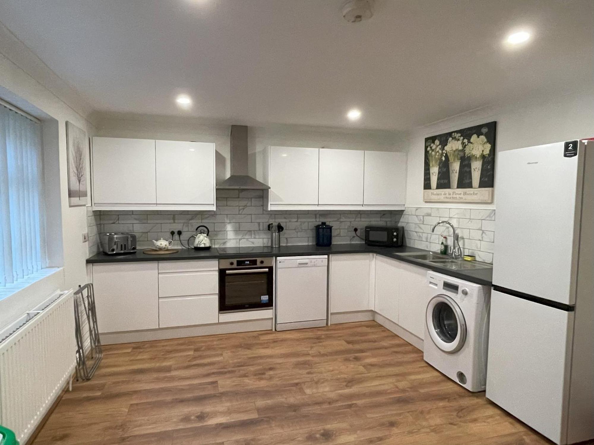 1 Fitzhamon Embankment Apartments Opposite Principality Stadium - Long Stay Offer Кардифф Номер фото